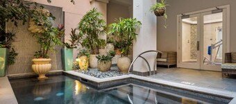 Chic resort with WiFi, AC, fitness room in vibrant New Orleans