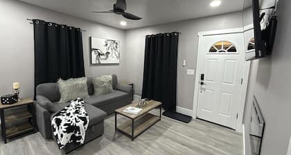 Cozy 3-bedroom house in charming Rock Springs with AC, WiFi and more!