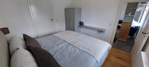 3 bedrooms, free WiFi, bed sheets - Listed vacation home in the southern Eifel, with infrared sauna, near Luxembourg (54646 Bettingen)
