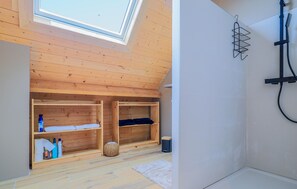 Suihku, hiustenkuivaaja