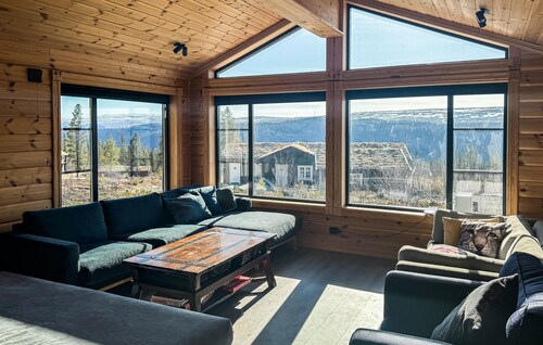 Stunning home in Engerdal with WiFi