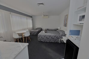 ห้องแฟมิลี่ดับเบิล | บริเวณนั่งเล่น | ทีวี