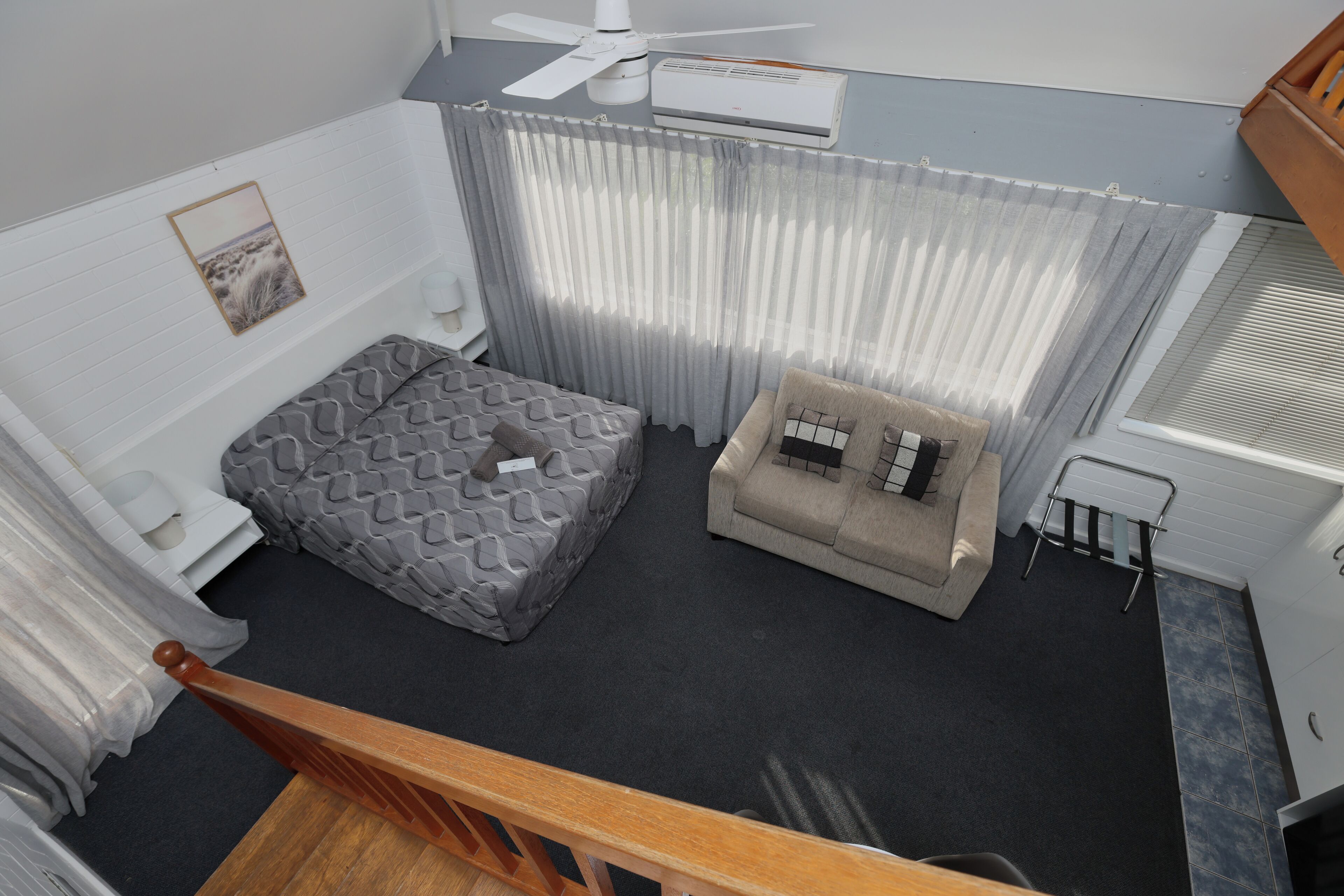 ファミリー ロフト 1 ベッドルーム キッチン | リビング エリア | テレビ