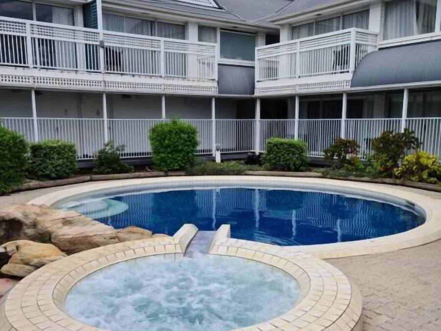 Kolam renang terbuka