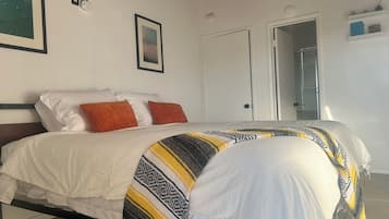 Single Room | 1 bedroom, down comforters, pillowtop beds, laptop workspace