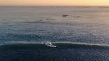 Surfing/bodyboarding