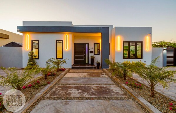 Exterior - La Perla 2 Bedroom/ 2 Bathroom w/ Private Pool/Patio BBQ sleeps 6 (Noord)