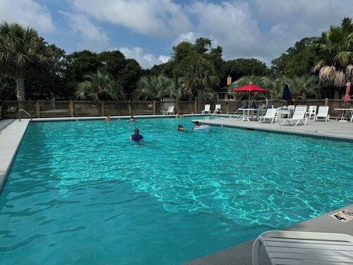 Quiet Island Getaway for 8