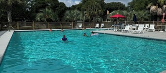 Quiet Island Getaway for 8