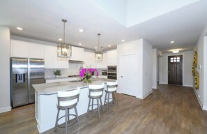 Private kitchen - Newly Built Hill Country Home Minutes from the Rim, UTSA, La Cantera, Six Flags (San Antonio)