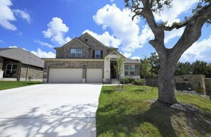 Exterior - Newly Built Hill Country Home Minutes from the Rim, UTSA, La Cantera, Six Flags (San Antonio)