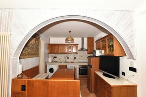 Microondas, horno, placa de cocina, lavavajillas