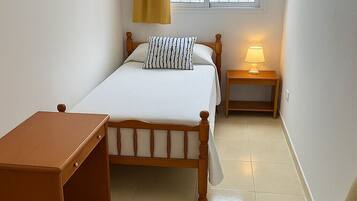 2 slaapkamers, een strijkplank/strijkijzer, gratis wifi, beddengoed