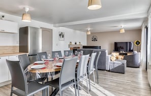 Dining - Nice home in Saint-Samson-de-la-Roq (Saint-Samson-de-la-Roq)