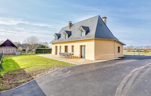 Exterior - Nice home in Saint-Samson-de-la-Roq (Saint-Samson-de-la-Roq)