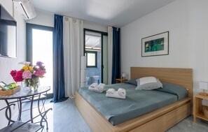 4 bedrooms, travel crib, free WiFi