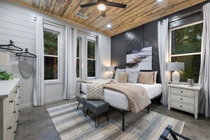 4 bedrooms, iron/ironing board, free WiFi, bed sheets