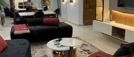 Apartament de luxe, balcó, vistes a la platja | Equipament de l'habitació