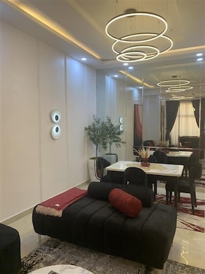 Luxury Apartment, Balcony, Beach View | Kemudahan bilik