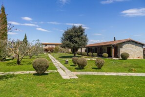 Exterior - Room 'Grecale' with Shared Pool and Air Conditioning (Marina di Grosseto)