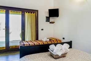 1 bedroom, bed sheets, wheelchair access - Room 'Grecale' with Shared Pool and Air Conditioning (Marina di Grosseto)