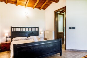 1 bedroom, bed sheets, wheelchair access - Room 'Grecale' with Shared Pool and Air Conditioning (Marina di Grosseto)