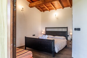 1 bedroom, bed sheets, wheelchair access - Room 'Grecale' with Shared Pool and Air Conditioning (Marina di Grosseto)