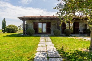 Exterior - Room 'Grecale' with Shared Pool and Air Conditioning (Marina di Grosseto)