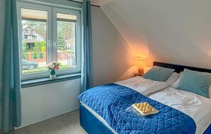 2 bedrooms, travel crib, free WiFi