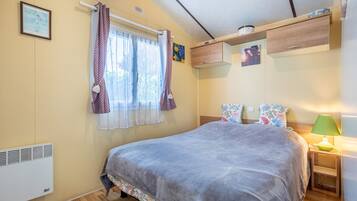 2 chambres, fer et planche Ă repasser