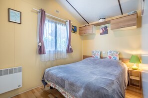 2 bedrooms, iron/ironing board