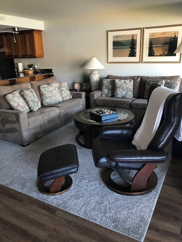 Cozy 2-bedroom, 2-bath condo at Peterson's Waterfront on Lake Chelan.