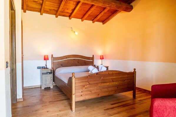 1 bedroom, bed sheets, wheelchair access