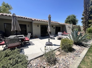 Outdoor dining - Beautiful Southwest Facing 2 Bedroom on the Greenbelt! (Palm Desert)