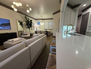 Interior - CityPlace Townhome in Dallas -2 bedroom and 2.5 Bathroom (Dallas)