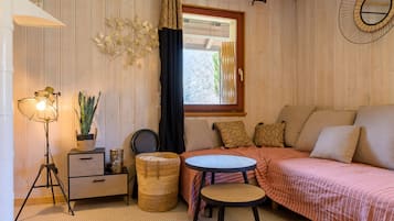 Televisión y chimenea