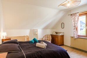 5 bedrooms, iron/ironing board, free WiFi, bed sheets