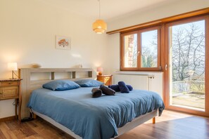 5 bedrooms, iron/ironing board, free WiFi, bed sheets - Holiday Home 'Paradise' with Mountain View, Private Terrace and Wi-Fi (Soultzeren)