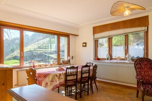 Dining - Holiday Home 'Paradise' with Mountain View, Private Terrace and Wi-Fi (Soultzeren)