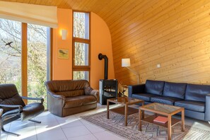TV, fireplace, DVD player, stereo - Holiday Home 'Kiwi' with Mountain View, Private Terrace and Wi-Fi (Luttenbach-prés-Munster)