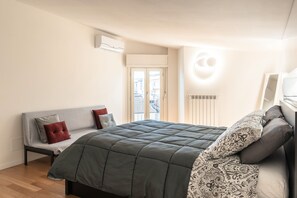 2 室のベッドルーム、WiFi (無料)、ベッドシーツ