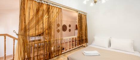 1 habitación, tabla de planchar con plancha, wifi gratis y ropa de cama