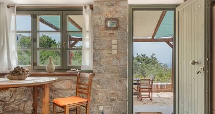 Holiday Home 'Boutique Stone Cottage' with Sea View, Wi-Fi and Air Conditioning