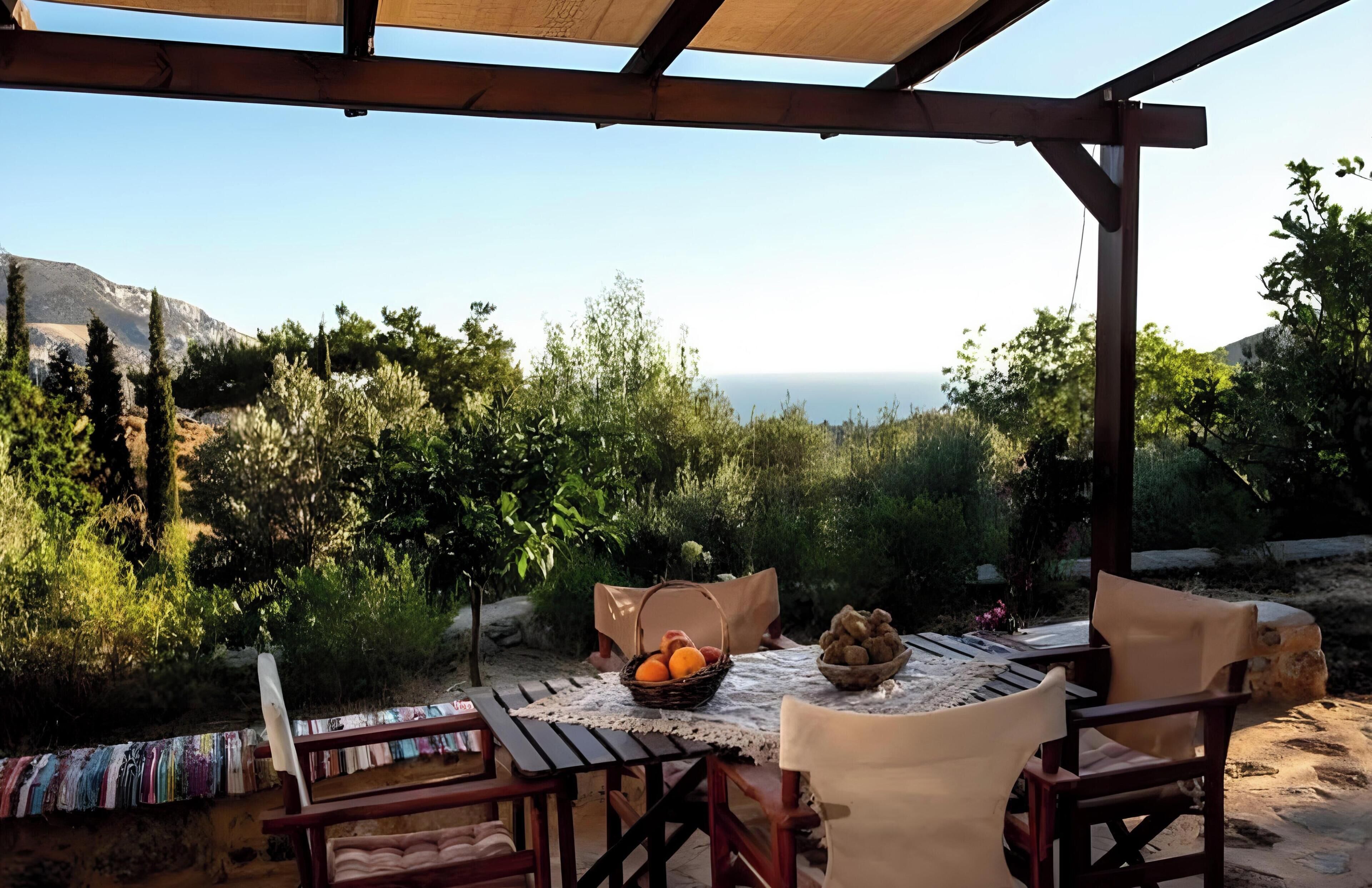 屋外ダイニングエリア