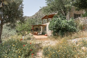 Exterior - Holiday Home 'Boutique Stone Cottage' with Sea View, Wi-Fi and Air Conditioning (Kalimnos)