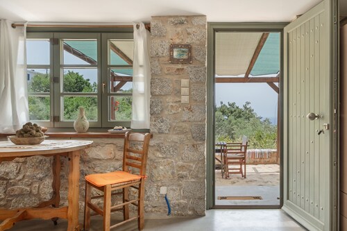 Ferienhaus 'Boutique Stone Cottage' mit Meerblick, Wi-Fi und Klimaanlage