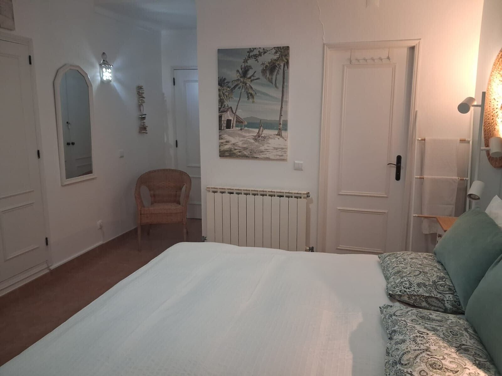 3 bedrooms, iron/ironing board, free WiFi, bed sheets