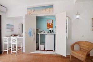 Interior - Bed and Breakfast 'Casa Margarida' with Private Pool, Wi-Fi and Air Conditioning (Tavira)