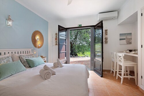 Bed and Breakfast 'Casa Margarida' with Private Pool, Wi-Fi and Air Conditioning