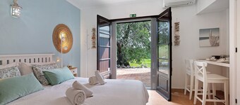 Bed and Breakfast 'Casa Margarida' with Private Pool, Wi-Fi and Air Conditioning
